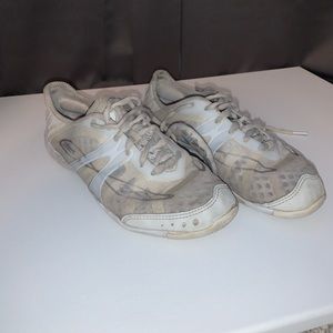 Nfinity cheer shoes and case